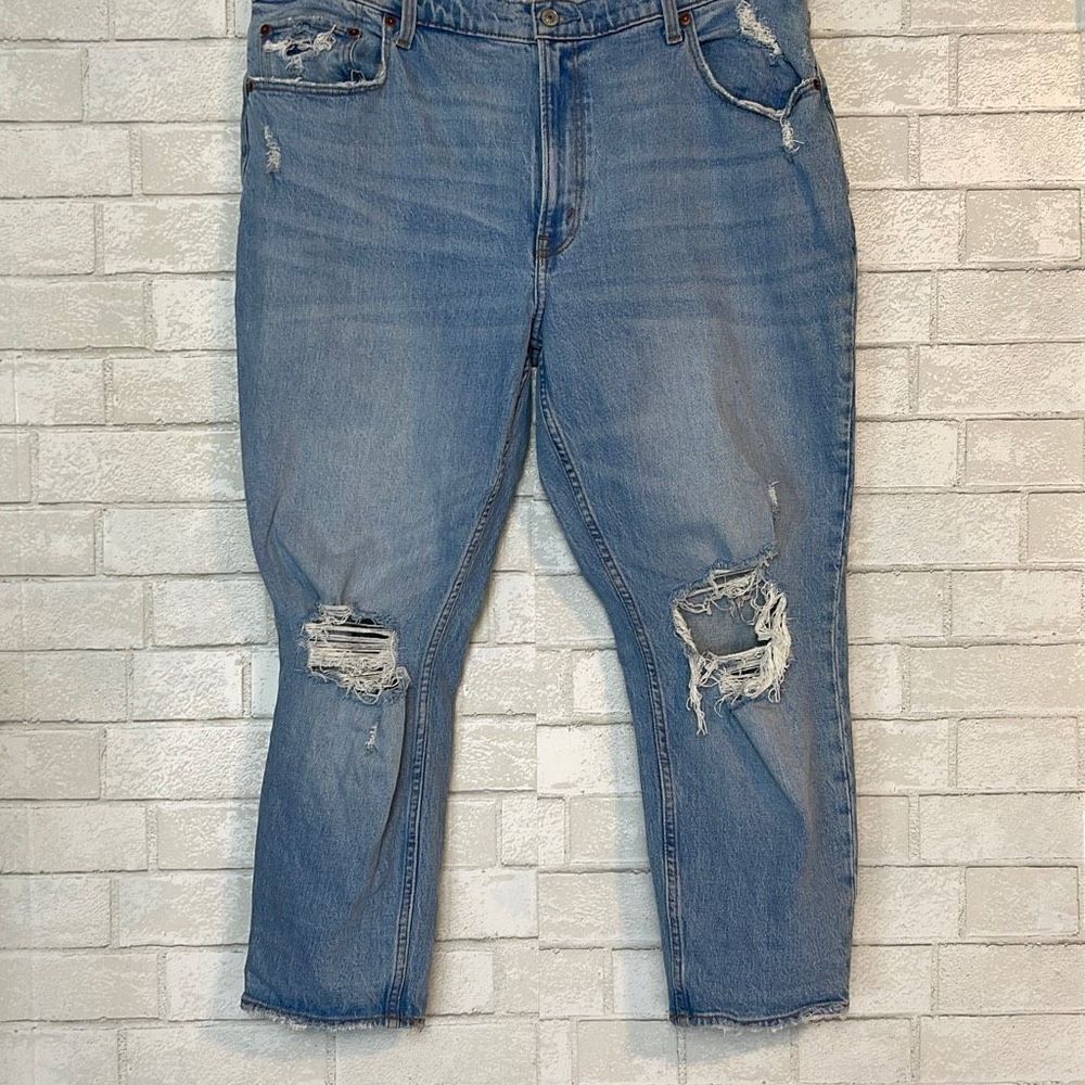 Abercrombie The Mom High Rise Jean Distressed Light Wash 18S 34